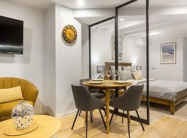 Brand New 1-Bedroom Condo Unit With Pool And Gym!