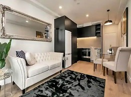 Stylish 1 Bedroom With Office Area Plus Parking!