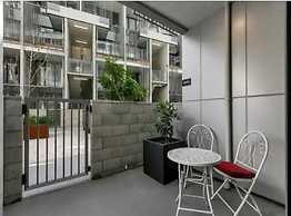 Stylish 1 Bedroom With Office Area Plus Parking!