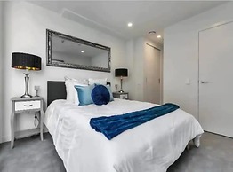 Stylish 1 Bedroom With Office Area Plus Parking!