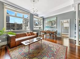 Fabulous Style On Queen Street!