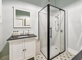 Fabulous Style On Queen Street!