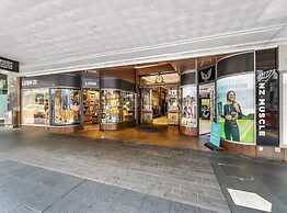 Fabulous Style On Queen Street!