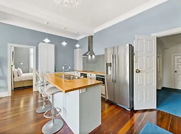 Fabulous Style On Queen Street!