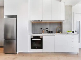 Stunning Modern Two Bedroom - Perfect Location!