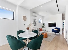 Stunning Modern Two Bedroom - Perfect Location!