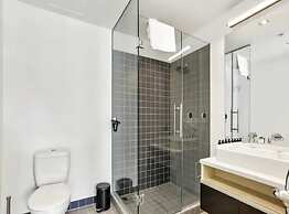 Stunning Views Of Viaduct Harbour! Free Parking