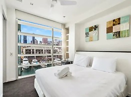 Stunning Views Of Viaduct Harbour! Free Parking