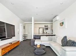 Stunning Views Of Viaduct Harbour! Free Parking