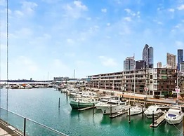 Stunning Views Of Viaduct Harbour! Free Parking