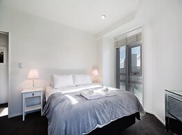 Stunning Three Bedroom Home Near Sky Tower