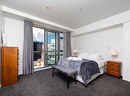 Stunning Three Bedroom Home Near Sky Tower