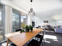 Stunning Three Bedroom Home Near Sky Tower