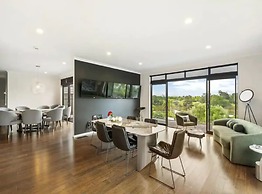 North Shore Mansion With 20M Pool