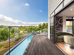 North Shore Mansion With 20M Pool