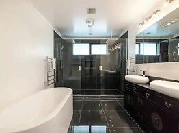 North Shore Mansion With 20M Pool