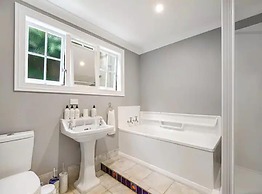 One-Bedroom Parnell Charmer