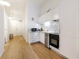 Stylish City Pad Near Sky Tower!