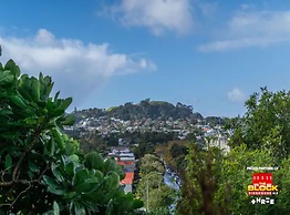 Awesome Apartment W/ Parking!