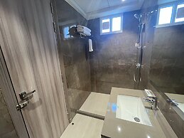 HOTEL THE ROYAL VISTA