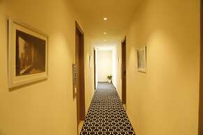 HOTEL THE ROYAL VISTA