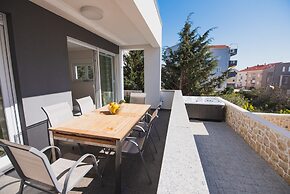 Tomana Apartment with Jacuzzi