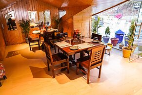 Montrose 11 Boutique