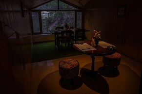 Montrose 11 Boutique