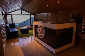 Montrose 11 Boutique