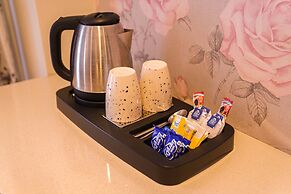 Montrose 11 Boutique