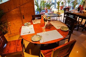 Montrose 11 Boutique