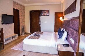 Montrose 11 Boutique