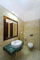 Montrose 11 Boutique