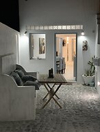 Poli Cave House - Fira Santorini