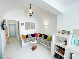 Poli Cave House - Fira Santorini