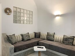 Poli Cave House - Fira Santorini