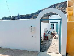 Poli Cave House - Fira Santorini