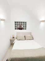 Poli Cave House - Fira Santorini