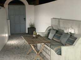Poli Cave House - Fira Santorini