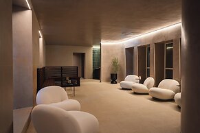 Enter St. Elisabeth Suites