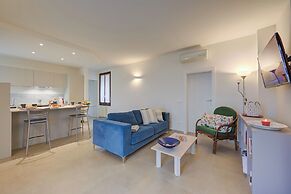 Agata Maisonette- Historical Center