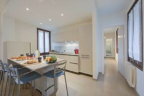 Agata Maisonette- Historical Center