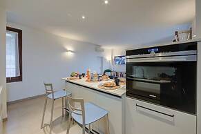 Agata Maisonette- Historical Center