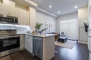 Premium 1 Bed w Rental Car Netflix Amazon