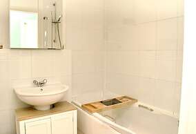 Beautiful 1-bed Apartment in Redhill