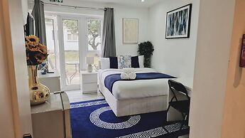 Stunning 1-bed Apartment in Harrow With Parking