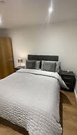 Spacious 2-bed Apartment in Whyteleafe
