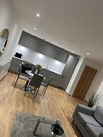 Spacious 2-bed Apartment in Whyteleafe