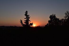 Villacasatulipa-sleeps4-garden-pool-bbq-ac