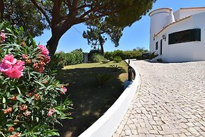 Villacasatulipa-sleeps4-garden-pool-bbq-ac